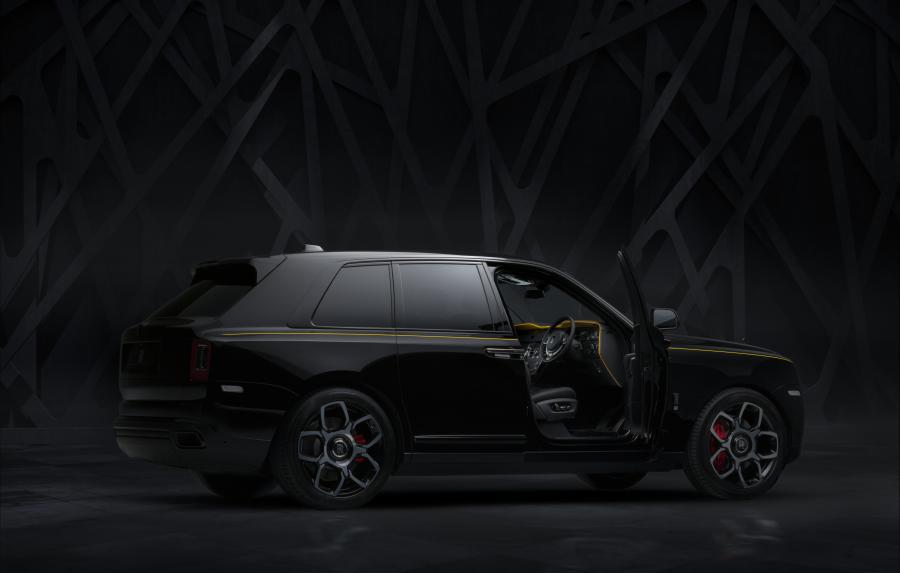  Rolls-Royce Cullinan Black Badge 2019 года  (UK) (фото 7 из 20)